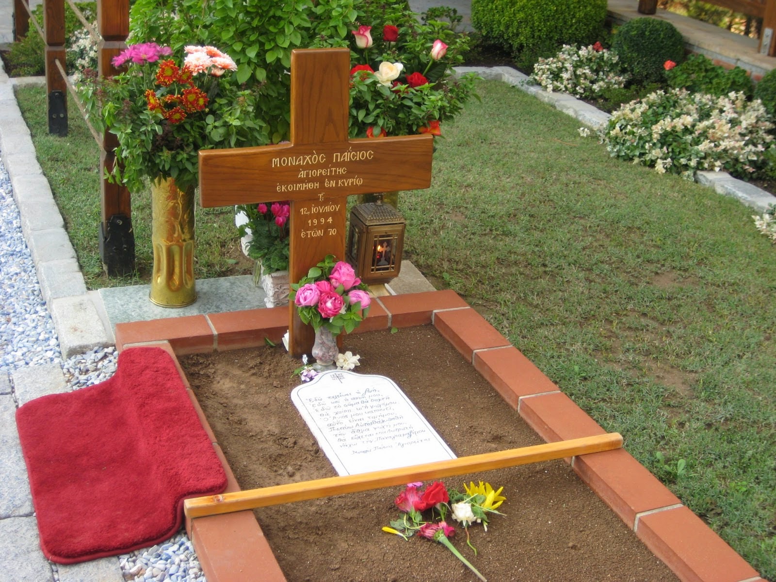 Ngôi mộ của Thánh Paisios tại Souroti